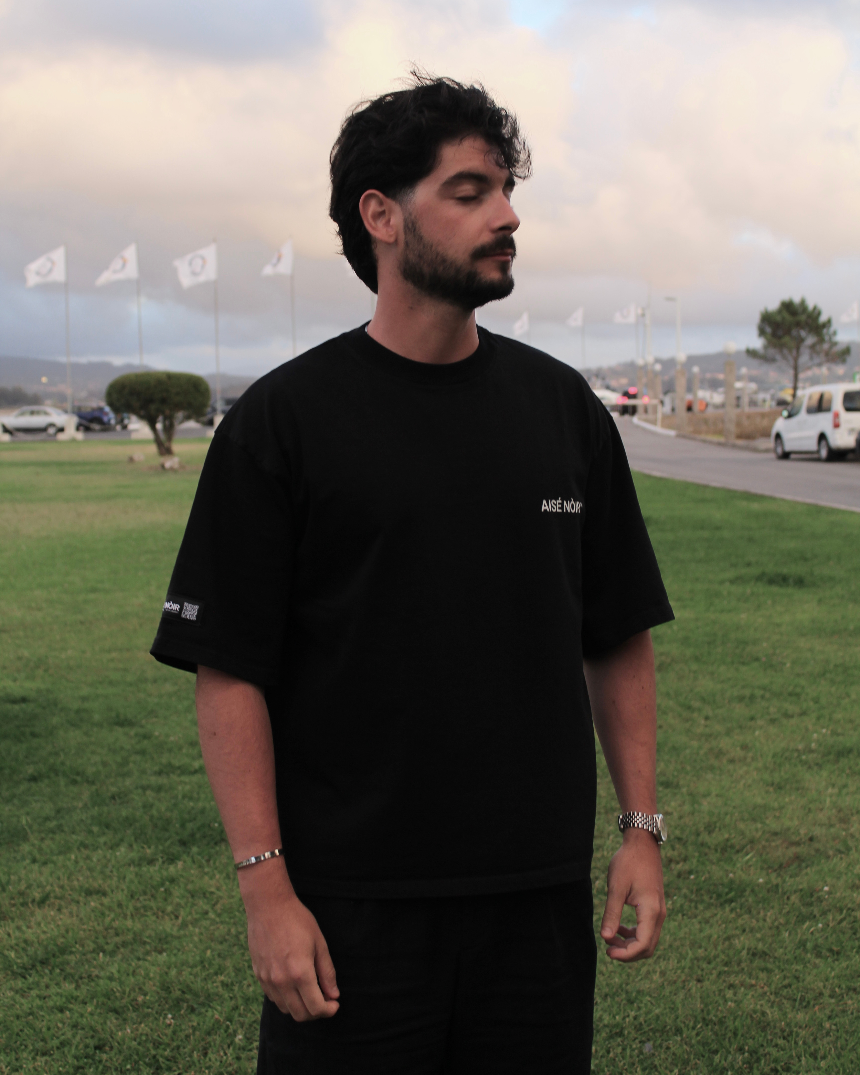 ESSENTIAL "VANTABLACK" T-SHIRT-thumbmail-3