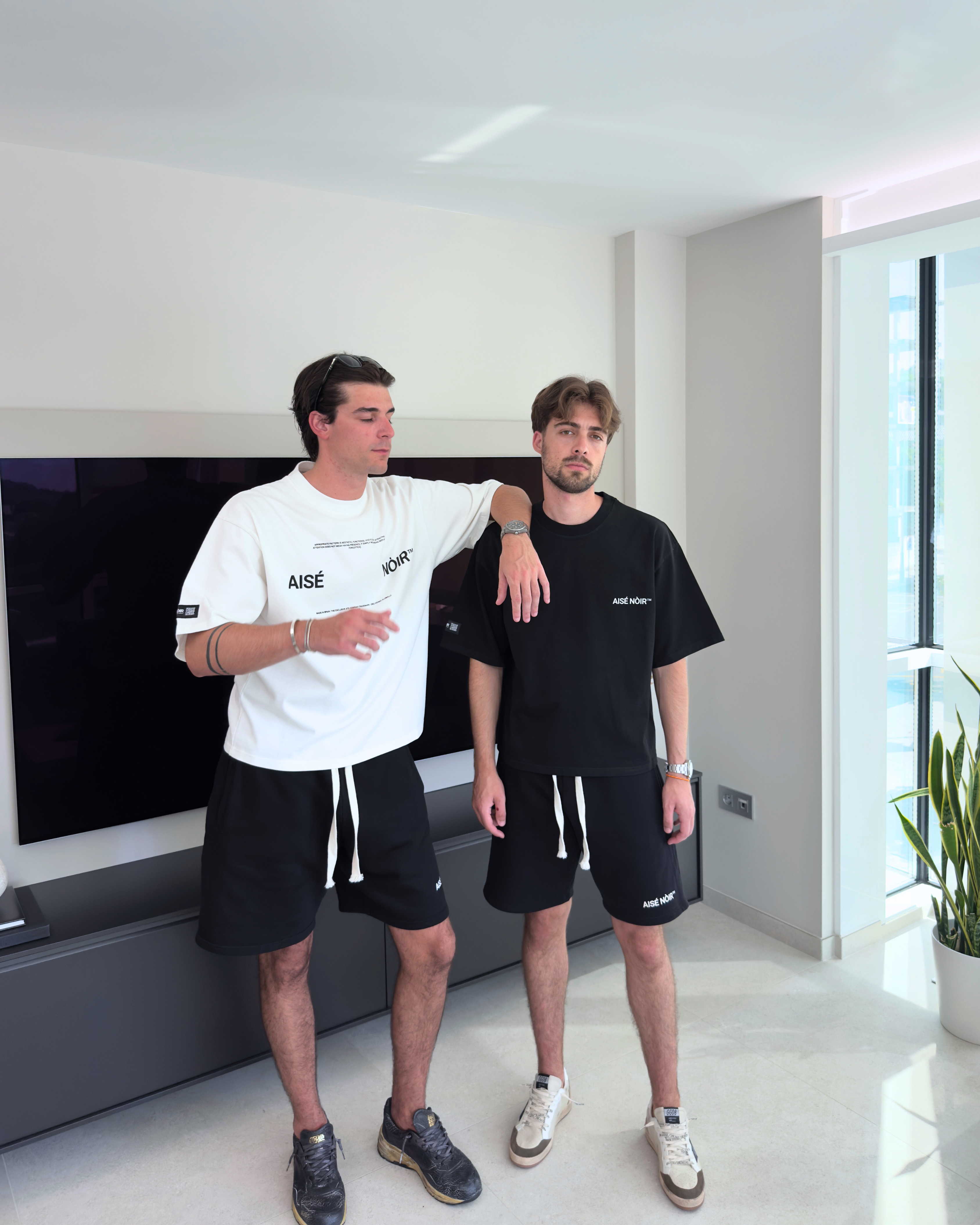 ESSENTIAL "VANTABLACK" T-SHIRT-thumbmail-6