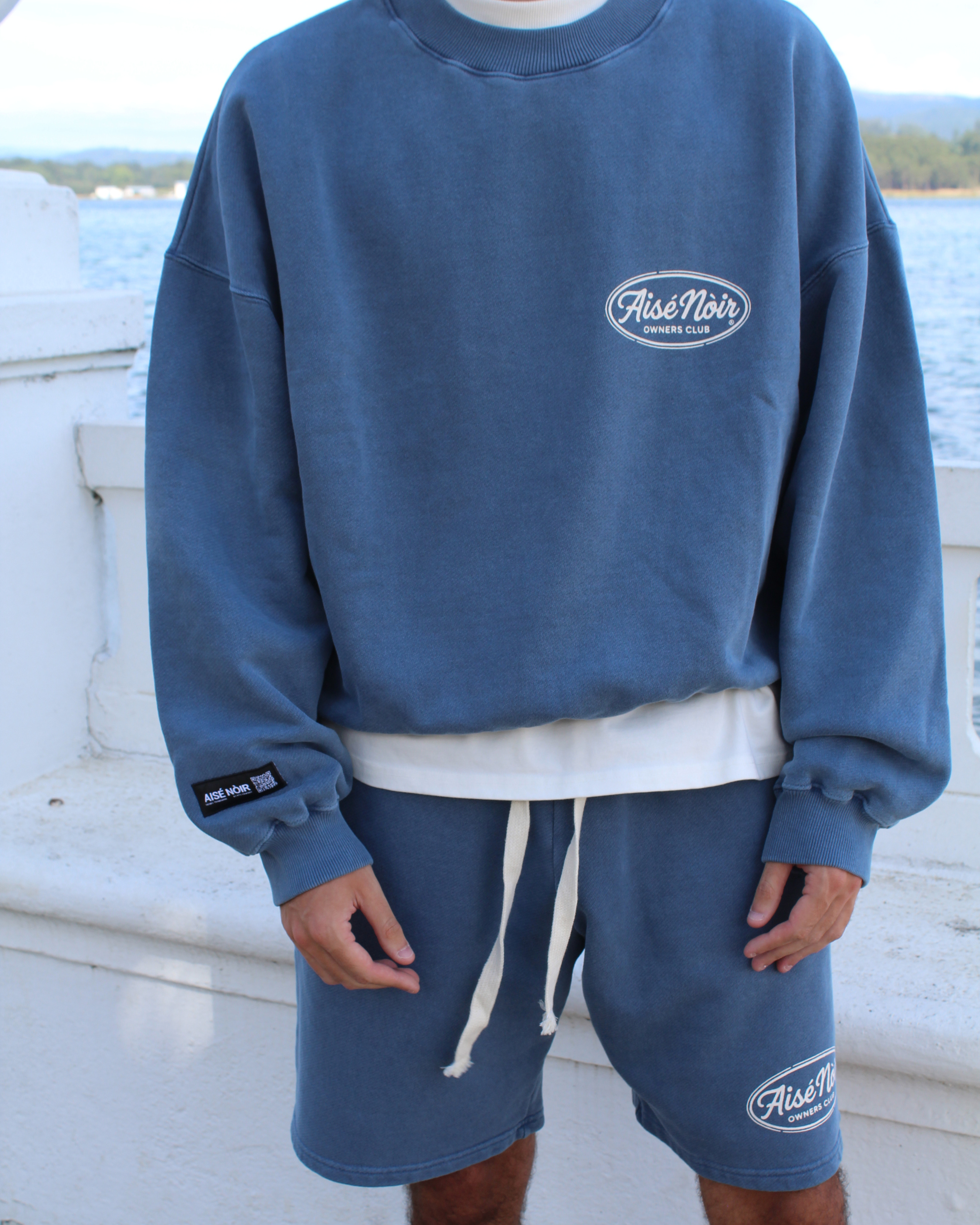 AISÉ "OVERSEAS" CREWNECK-thumbmail-4